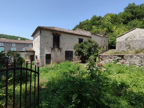 Former period bakery with outbuildings and house to renovate, 2000 square meters of land with nice potential. For the bakery part, building of 130 m2 a bakery part of 23 m2 (possibility on two levels) a room of 35 m2 (possibility of conversion on two...