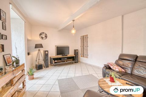 Welcome to Escalès, where you will discover a charming house of 120 m2, located in the city center. This terraced house on both sides is in good overall condition, providing a comfortable living environment over two floors. Inside, you will find four...
