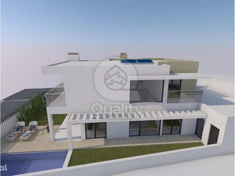 DETACHED 4 BEDROOM HOUSE IN FERNÃO FERRO - QUINTA DA ESCOLA This villa is under construction and is expected to be completed in June 2024. Inserted in a plot of land of 360 m2 and with a gross construction area of 252 m2. It should be noted that it i...