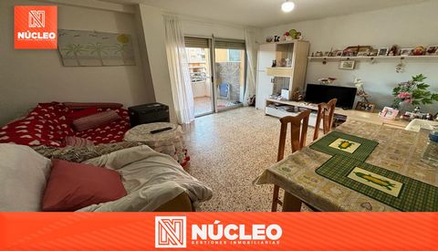 PERFECT AS AN INVESTMENT OR FIRST HOME Located in the heart of El Campello, we present this wonderful home surrounded by all kinds of shops and services -health centre, schools, supermarkets-. The house consists of 106m2 built and is distributed as f...