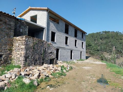 Between heaven and earth, in an exceptional setting, in the heart of the Eyrieux valley, on the heights of the village of Les OLLIERES, we present you this old Ardèche building in the process of being renovated. A perfect mix of the new (with an R+2 ...