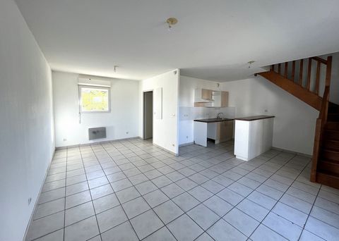 11000 CARCASSONNE Our agency offers you this Type 3 duplex apartment sold rented, with an area of 66m2. The property is located in a recent, quiet and secure residence. On the ground floor, living room with open kitchen opening onto a terrace of 8m2....