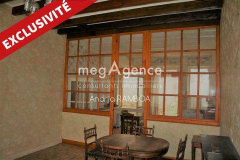 Châtel Montagne is a village in the Bourbonnaise mountain located 30 minutes from Vichy (UNESCO World Heritage) and 1h45 from Lyon. It is a dynamic and fast-growing small town. You will find this village house of around 96 m², in the town center, wit...