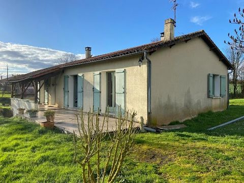!! UNDER OFFER!! Great potential for this house to renovate! Single storey house with a living area of 104m2 with basement of 130m2 located in the countryside on a plot of about 2300m2 with private access road. The house consists of a living/dining r...