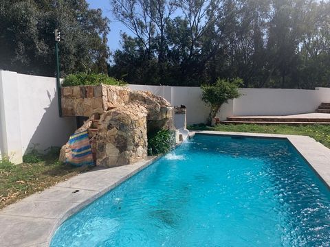 Located in Torrenueva. Modern and inviting villa on one level, ready to move into. The villa consists of a large living room, an open plan fully fitted kitchen, 4 bedrooms and 3,5 bathrooms. There is a good size pool in the private garden. There is a...