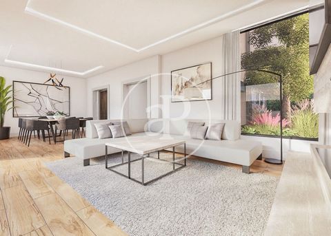 Development of three unique homes in Pozuelo, where attention to detail is the top priority. Located next to Avenida de Europa, with more than 410 m² of constructed area and more than 250 m² of plot. Each house revolves around a landscaped interior c...