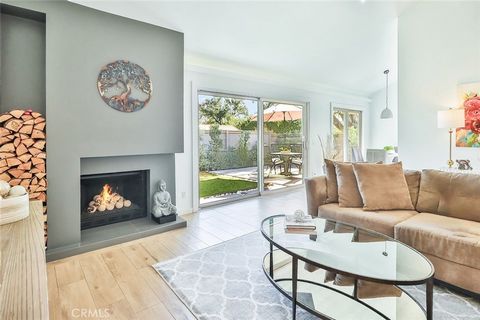 Discover sleek and modern charm in this single-story condo nestled on a quiet cul-de-sac in coveted Oak Park. Step inside and experience the meticulous craftsmanship evident in every corner of this remodeled 2-bedroom, 1.5-bath home. Space-saving cus...