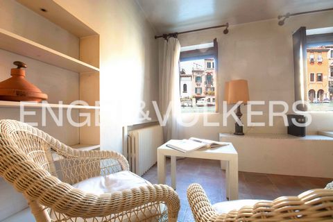 This lovely apartment is located in a Venetian palace completely recently renovated, overlooking the amazing Grand Canal. It consists of an entrance hall, a large and fully customizable open plan with a kitchen and two large windows offering beautifu...