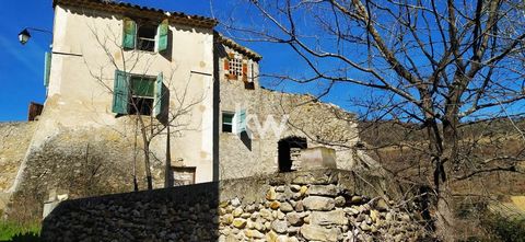 BARRAS 15 minutes from DIGNE, come and discover this house to renovate. It offers a beautiful potential of about 100m ², built on a plot of 231m ², and its HANGAR located in zone Ua possibility of change of destination in housing. The house includes,...