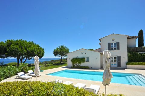 ref. 003494P: Villa 'Caponaise', Saint-Tropez, 5 bedrooms/10 guests; Luxury villa with panoramic sea views; Located on the heights of the renowned sector of Le Capon, this luxury villa with heated swimming pool and breathtaking sea views welcomes com...
