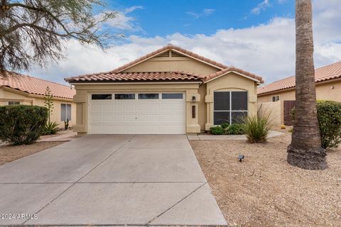 Beautiful property located in the gated community of Los Portones in the heart of North Scottsdale. Updates include wood plank tile flooring, newer carpet in bedrooms, and newer paint inside and out. New roof in 2022 and comes with a warranty. Locate...