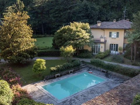 In Tremezzina, A FEW MINUTES WALK FROM THE ENCHANTING LAKE COMO, behind Villa Balbiano and located between Ossuccio and LENNO, we offer a splendid Villa of large size with a park of 18,000 square meters, outbuilding, swimming pool and stables. The vi...