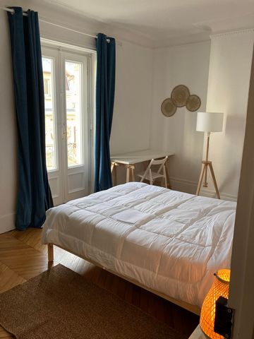 The furnished room in a shared apartment will be available starting from April 15th. The room is part of a beautiful shared apartment of 105 m² located in a quiet and pleasant private cul-de-sac near the Eiffel Tower. The room includes a double bed, ...