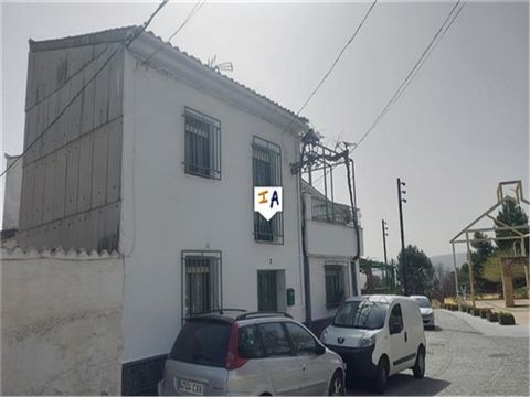 This 4 bedroom, 2 bathroom, townhouse is situated in the popular historical city of Alcala la Real in the south of Jaen province in Andalucia, Spain. Located in an elevated position just below the famous Castle Fort of la Mota with on road parking ri...