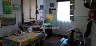 Price: €49.990,00 District: Veliko Tarnovo Category: House Area: 150 sq.m. Plot Size: 1588 sq.m. Bedrooms: 3 Bathrooms: 1 Location: Countryside We offer for sale a two-story house in a small organized village next to a Dam , Suhindol municipality, Ve...