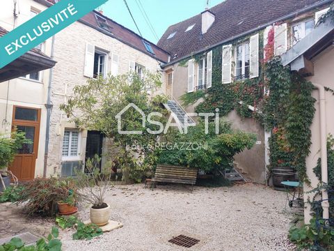 In the heart of Nuits Saint Georges, known for its climates of Burgundy classified in the heritage of Unesco, close to all shops, in a dead end in peace with ease of parking, High-end service for this apartment T4 of 113m² (including 88m² carrez) acc...
