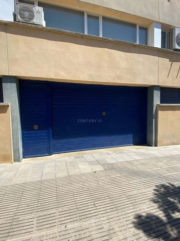 ¿ Te has comprado un coche y necesitas donde guardarlo? Yo te puedo ayudar!! Amplia plaza de parking de unos 13m2 y se le puede añadir un trastero de unos 3,5 m2. El PVP np incluye impuestos, gastos de notario ni registro.