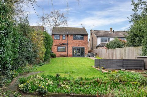 This newly refurbished, detached home occupies an enviable position on the south side of this popular, no-through road. A large southeast facing garden with uninterrupted countryside views offers ample space for further development. Remodeled by the ...
