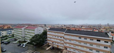 3 bedroom apartment for investors, with excellent access next to avenida 25 de Abril, near BMcar and Pingo Doce de Póvoa de Varzim. The building will undergo interventions at the façade level, where the works will be paid for by the seller. The apart...