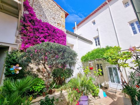 Complete renovated property ensemble of a former Maison de maître plus converted barns. Great business potential for Airbnb or Bed and Breakfast. The main house has on the Groundfloor a beautiful open-plan living with different areas such as a dining...