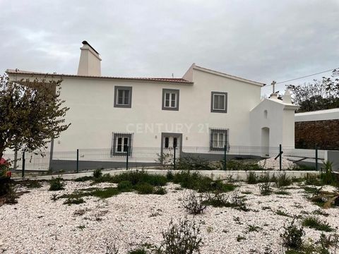 Targeted for renovation in 2022, the main house, spread over two floors, gives this farm its increasingly popular Alentejo charm. There are four en-suite bedrooms, a guest bathroom, four living rooms with fireplaces, impressive halls and plenty of st...