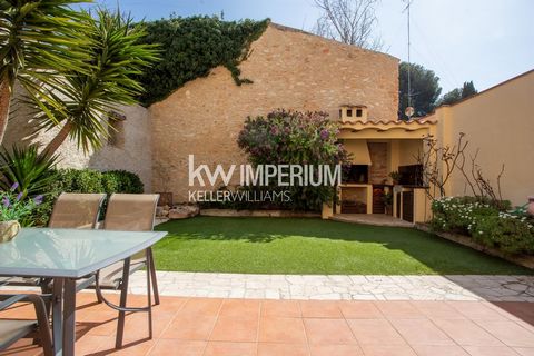 Keller Williams offers you a unique opportunity to live in the center of the beautiful town of Altafulla, in a unique and cozy duplex fully renovated and equipped with garden and barbecue. ~~This property is integrated together with other properties ...