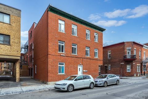 Opportunity! Income property in excellent condition that has benefited from several major improvements. Located in the highly sought-after Saint-Henri neighborhood, these recently renovated 2-bedroom 4 and a half apartments are attractive to a multit...