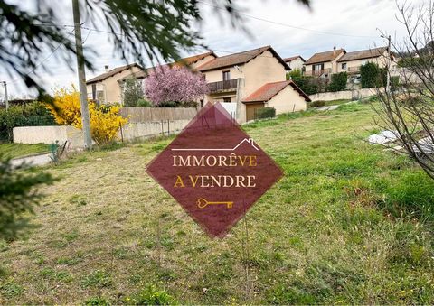 Sur la commune de Saint-Clair-du-Rhône, à seulement quelques minutes des Roches de Condrieu, l'agence Immorêve vous invite à venir découvrir ces deux terrains constructibles de 320m2 et 572 m2. 320 m2 - 112 000 euros 572 m2 - 149 500 euros Idéalement...