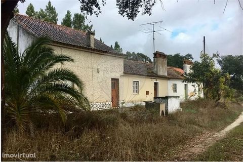 Ground floor house, for recovery, consisting of kitchen, living room, bedroom, storage and sanitary installation. It has a backyard and garage. Semi-detached on an Alentejo type hill with two other constructions Located in Vale de Vilão, 5 minutes fr...