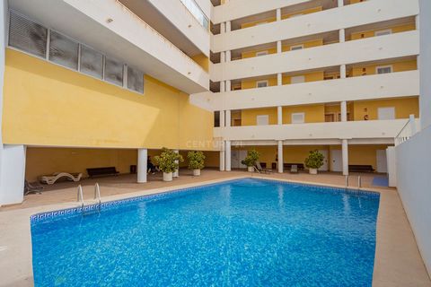 Découvrez votre maison idéale à Calpe ! Cet impressionnant appartement de 4 chambres se trouve à seulement 300 mètres de la plage d'Arenal. Avec une généreuse surface de 199m2, il offre un environnement spacieux et confortable pour toute la famille. ...