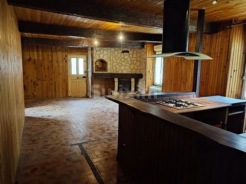 Ref 67743YM: In a piedmont environment at the foot of the Pyrenees, Montségur castle, a ski resort 20 minutes away, a 550 hectare lake 20 minutes away (fishing, sailing, swimming) medieval city of Mirepoix. Village house on 2 levels, the ground floor...