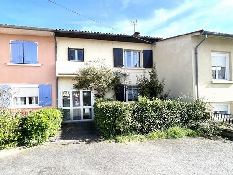 House in Carmaux of 88m² to Renovate on land of 188m² with Garage and Workshop of 25m² This house full of potential located 20 minutes from Albi, consists of a kitchen, living room, veranda and toilet on the ground floor and 3 bedrooms, bathroom and ...
