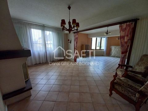 Located in the town of Droué which offers its inhabitants a peaceful living environment, this terraced house enjoys a privileged location in the city center close to shops, services and school. With a generous living space, this space allows a comfor...