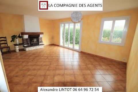 FOR ANY INFORMATION CONTACT ALEXANDRE LINTOT AT ... In Dreux, in a quiet area and close to amenities (bus, schools, shops), beautiful house including: Entrance, hallway, beautiful bright living room (25m²) with fireplace overlooking terrace and garde...