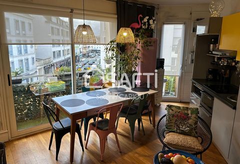 Right in the center of Lorient, strategic location in a pretty, well-maintained post-war building ! Close to the Marina, all the shops, restaurants, view of the heart of the city, Beautiful apartment of around 50 m2, an entrance, a central living roo...