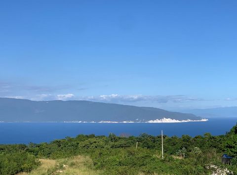 Buy your land with an enchanting sea view in Barahona and choose your bungalow concept!! In a gated community, within an ecological project, choose your 500 to 1000 m² lot with a beautiful sea view. Buy at an opportunity price, with a demarcated titl...