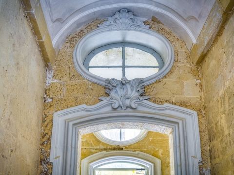 This partly converted Palazzo with remarkable architectural qualities is located in one of the best areas in the capital city of Valletta. This baroque building dates to the middle 16th century and was extended at third floor level soon after World W...