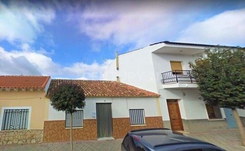 Are you interested in buying a house in Quintanar de la Orden? We have an exclusive apartment for you! We have a splendid house that you can acquire as property, with an area of 198m² well distributed in 6 bedrooms, 1 bathroom, living room, dining ro...