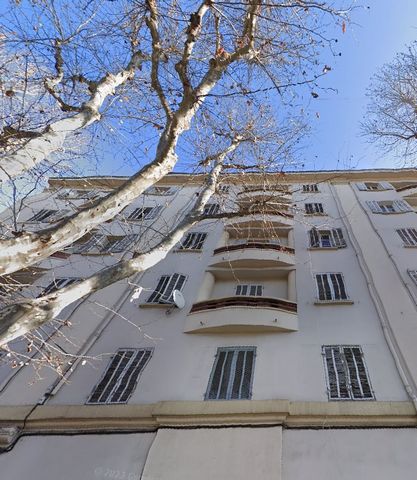 Gamma Immo presents you with a rental investment opportunity with a good profitability of 12.00%. T2 apartment, located on Boulevard National, in the 3rd arrondissement of Marseille. This apartment is currently rented. This apartment is on the first ...