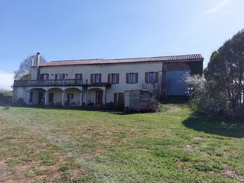EXCLUSIVE TO BEAUX VILLAGES! Situated on a cul-de-sac 2 km from Pampelonne and 7 km from the main road between Rodez and Albi, this property offers a spacious house with 4 bedrooms, a shower room and a bathroom plus an adjoining barn already with dou...