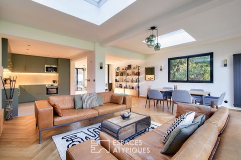 It is 500 meters from the Château de Coeuilly, a residential area bordering Villiers-sur-Marne, that this house of 176m2 of living space is deployed, completely redesigned in 2022 by an architect. Champigny sur Marne is also close to Paris. Also bord...