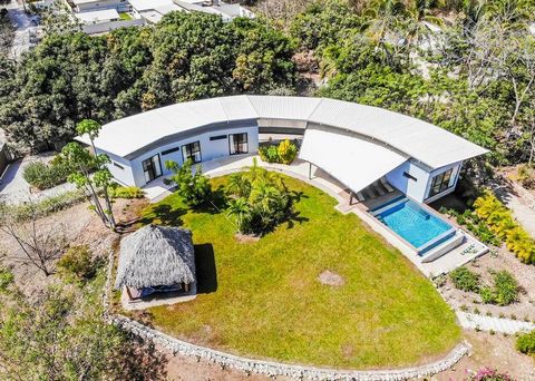 Located just 3 minutes drive from Samara’s lively beach, Casa HermoSamara is a coastal property with a unique design. Built at the top of a 1.33-acre (5407 m²) property, its half-moon layout guarantees privacy and a breathtaking view of the ocean, in...