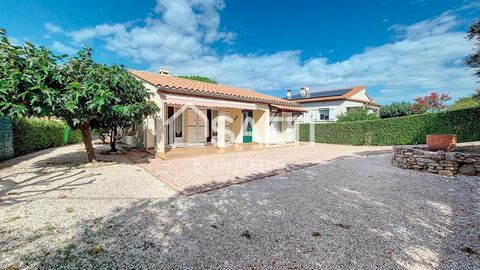 A Sorède (66690), proche d'Argelès-sur-Mer, dans un village avec les commodités, venez découvrir cette maison traditionnelle de plain-pied, en 4 faces, sur une parcelle de terrain de plus de 700 m². La maison vous offre une belle pièce à vivre avec c...
