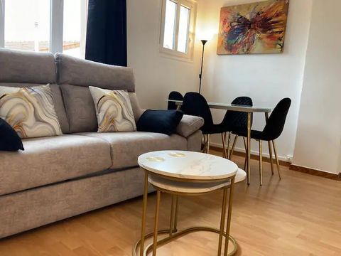 This charming 38 m2 flat is ideally located It is a 15-minute walk from metro line 13 station (Malakoff Rue Étienne Dolet). The flat is on the ground floor. It is bright and very pleasant: a bedroom with a queen-size bed, a sofa bed in the living roo...