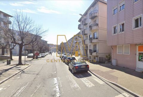 Excellente opportunité d’acquérir un appartement de trois chambres d’une superficie totale de 109 mètres carrés, situé à Ermesinde, Valongo, dans le quartier de Porto. Cette propriété est située dans un quartier résidentiel consolidé, à proximité des...