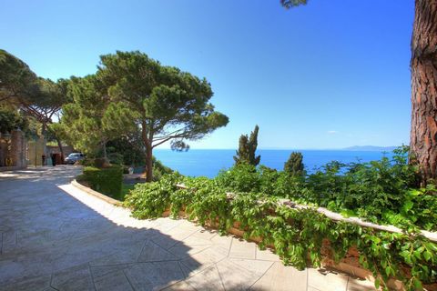 Porto Santo Stefano, Loc. Lividonia In the renowned Tuscan resort of Monte Argentario, magnificent luxury villa located in a panoramic position overlooking the sea. The elegant residence, set in an exclusive context that overlooks the crystal clear s...