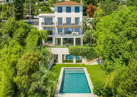 Located on the hills of le Cannet, close to the old village and amenities, superb private mansion of 500 m2, completely renovated and enjoying a magnificent view of the bay of Cannes and the Estérel. This property benefits from high quality fittings ...