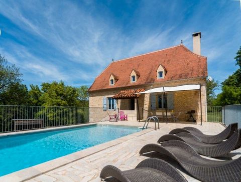 This magnificent stone house, set in the beautiful countryside of the LOT offers 3 large bedrooms, Outdoors during the some month you can cool off and relax in its swimming pool whilst overlooking spectacular views of the land and to the stream that ...