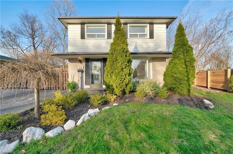 Nested within top ranked school in College Park neighbourhood, this 4+1 bedrooms detached home is an ideal retreat for families with ample outdoor space to enjoy. As you enter the carpet free main level of this beautiful home, you will enjoy a bright...