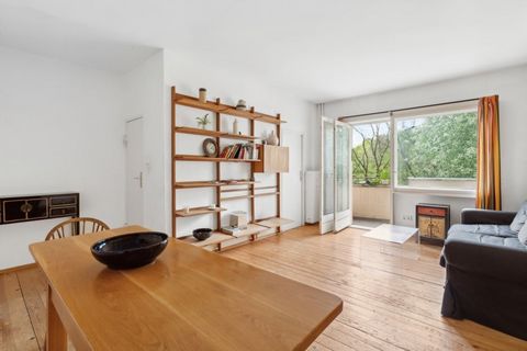 Welcome to this cosy and inviting 1 bedroom apartment with a balcony, located in the vibrant district of Moabit in Berlin. The apartment boasts a modern and sleek design, with large windows that flood the space with natural light. The balcony offers ...